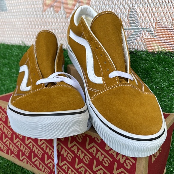 Vans WMNS Old Skool
Color Theory Golden Brown
VN0005UF1M7
Sneakers - Picture 9 of 16